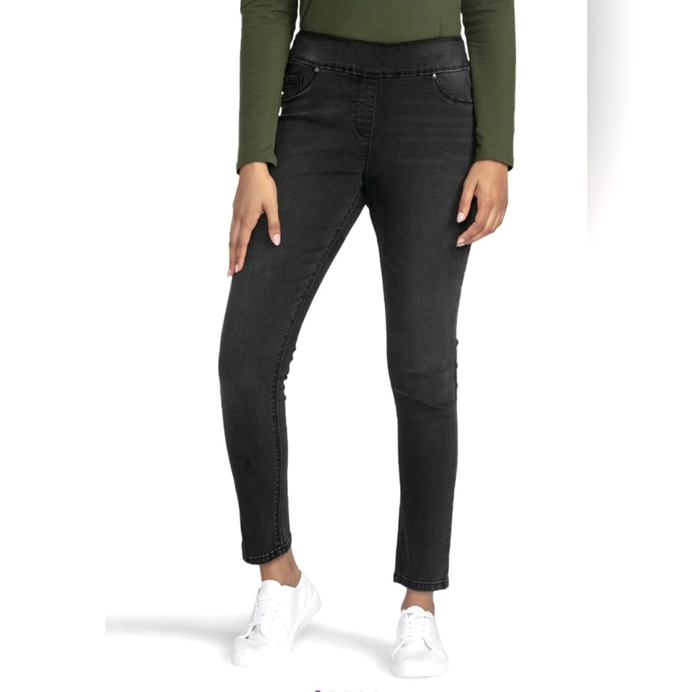 Gray Light Wash Ankle Length Crop
Jeans